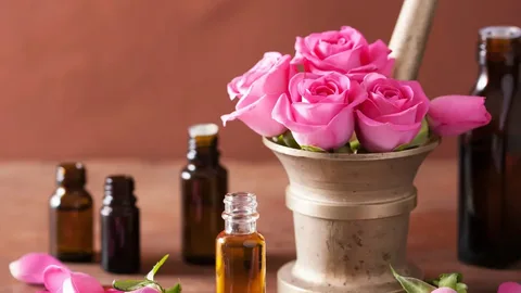 تصویر 2 از گلاب مذهبی با عطر خالص و تازگی طبیعی